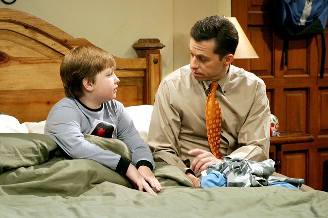 Two and a Half Men - The Price of Healthy Gums Is Eternal Vigilance - Photos - Angus T. Jones, Jon Cryer