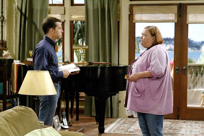 Two and a Half Men - Season 2 - Bad News from the Clinic - Photos - Jon Cryer, Conchata Ferrell