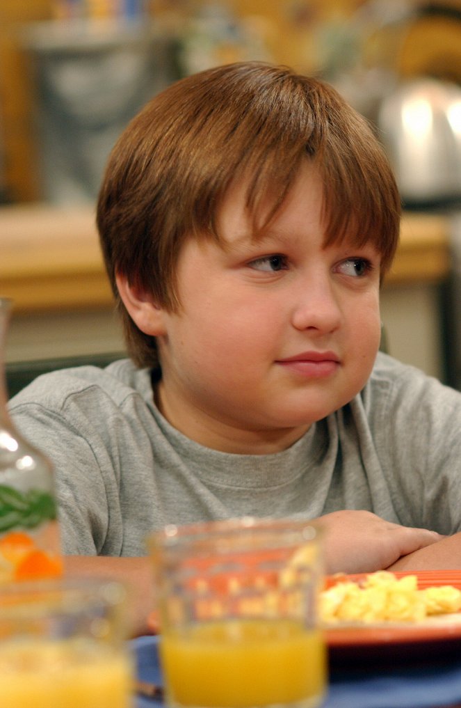 Two and a Half Men - A Bag Full of Jawea - Photos - Angus T. Jones