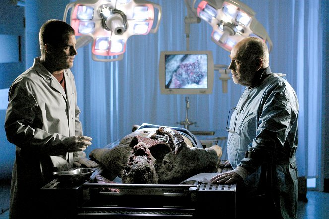 CSI: Kryminalne zagadki Las Vegas - W samym środku - Z filmu - George Eads, Robert David Hall