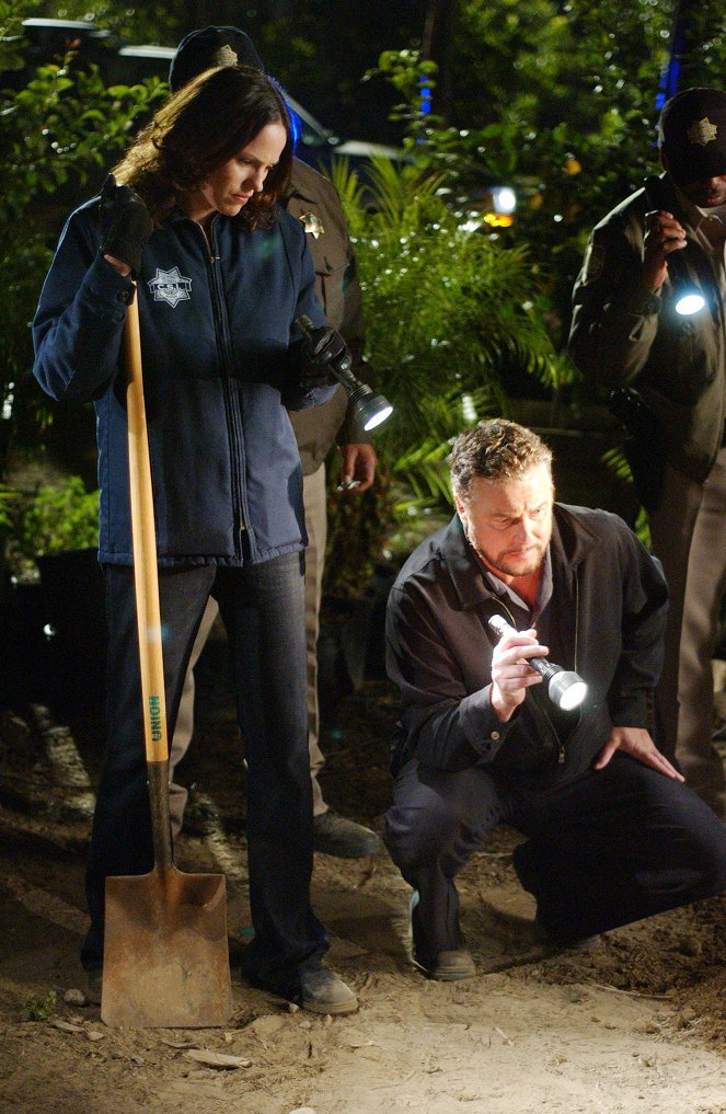 CSI: Crime Scene Investigation - Season 5 - Grave Danger: Part 2 - Photos - Jorja Fox, William Petersen