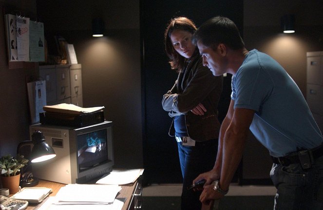 CSI: Crime Scene Investigation - Season 6 - Gum Drops - Photos - Jorja Fox, George Eads
