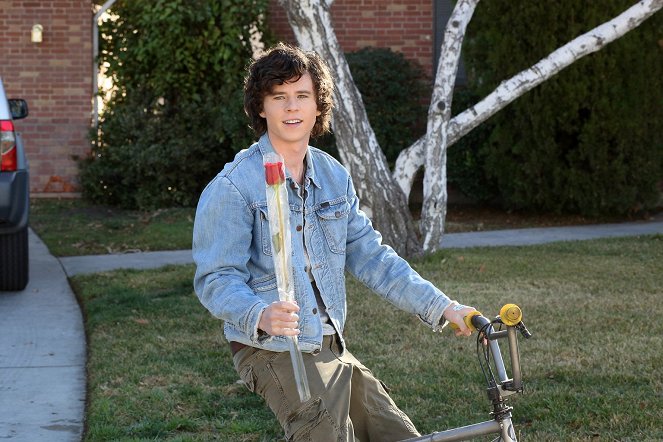 The Middle - The Name - Photos - Charlie McDermott