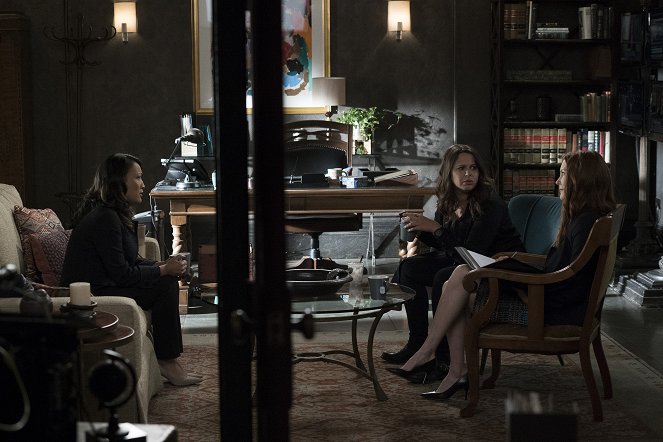 Scandal - Monument - Filmfotos - Tina Huang, Katie Lowes, Darby Stanchfield