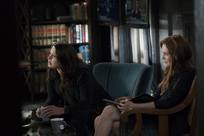 Scandal - Season 7 - Le Monument - Film - Katie Lowes, Darby Stanchfield