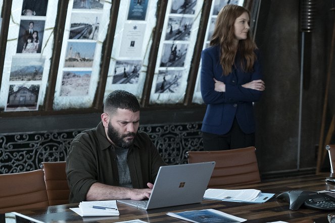 Scandal - Watch Me - Photos - Guillermo Díaz, Darby Stanchfield