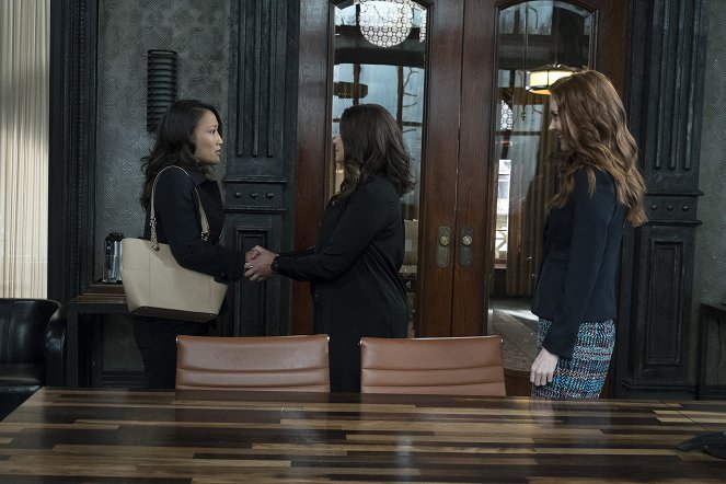 Scandal - Season 7 - Le Monument - Film - Tina Huang, Katie Lowes, Darby Stanchfield