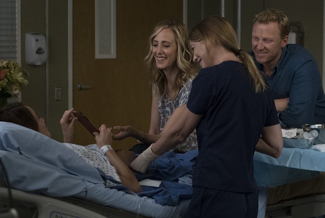 Grey's Anatomy - Season 14 - Break Down the House - Photos - Kim Raver, Ellen Pompeo, Kevin McKidd