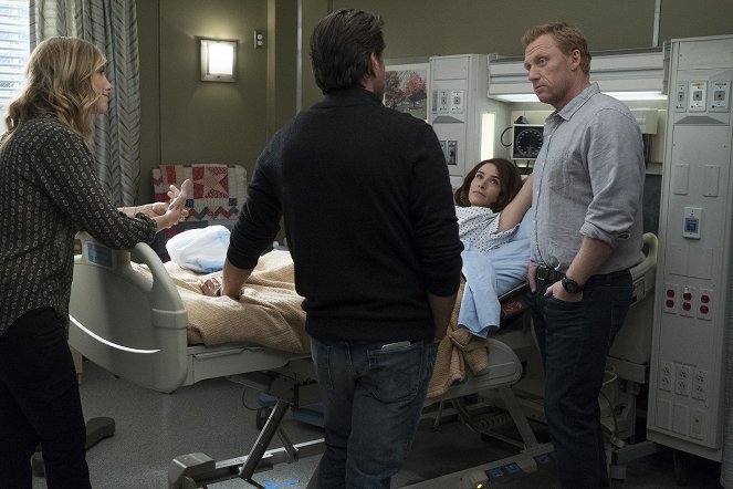 Grey's Anatomy - Season 14 - Break Down the House - Photos - Abigail Spencer, Kevin McKidd