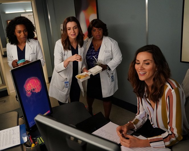 Grey's Anatomy - Season 14 - Get off on the Pain - Photos - Kelly McCreary, Caterina Scorsone, Chandra Wilson, Stefania Spampinato