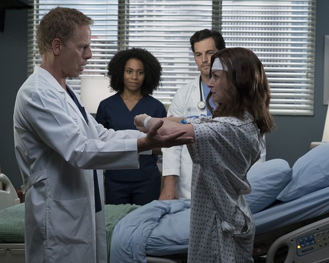 Grey's Anatomy - Ain't That a Kick in the Head - Van film - Greg Germann, Kelly McCreary, Giacomo Gianniotti, Caterina Scorsone
