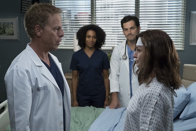 Grey's Anatomy - Season 14 - Ain't That a Kick in the Head - Photos - Greg Germann, Kelly McCreary, Giacomo Gianniotti, Caterina Scorsone