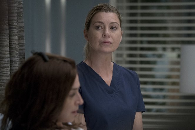 Grey's Anatomy - Season 14 - Ain't That a Kick in the Head - Photos - Ellen Pompeo