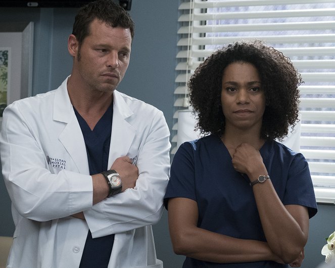 Grey's Anatomy - Season 14 - Ain't That a Kick in the Head - Photos - Justin Chambers, Kelly McCreary