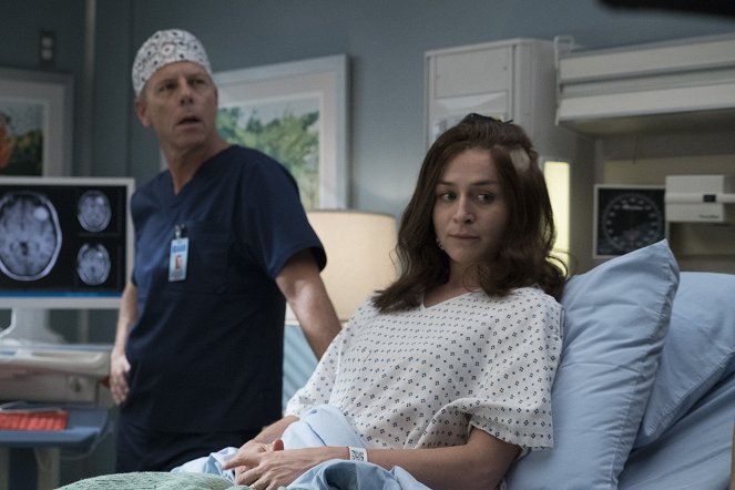 Grey's Anatomy - Season 14 - Ain't That a Kick in the Head - Van film - Greg Germann, Caterina Scorsone