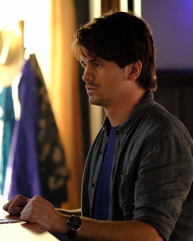 Kevin (Probably) Saves the World - Pilot - Photos