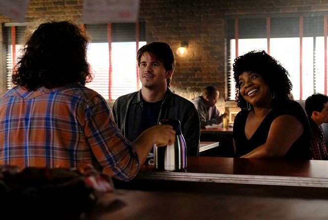 Kevin (Probably) Saves the World - Pilot - Photos - Jason Ritter, Kimberly Hebert Gregory