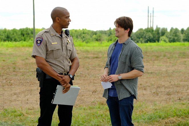 Kevin (Probably) Saves the World - Pilot - Film - J. August Richards, Jason Ritter