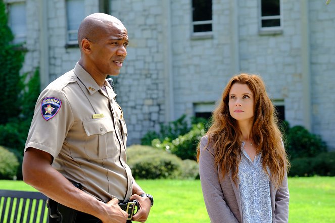 Kevin (Probably) Saves the World - Sweet Little Lies - Photos - J. August Richards, JoAnna Garcia Swisher