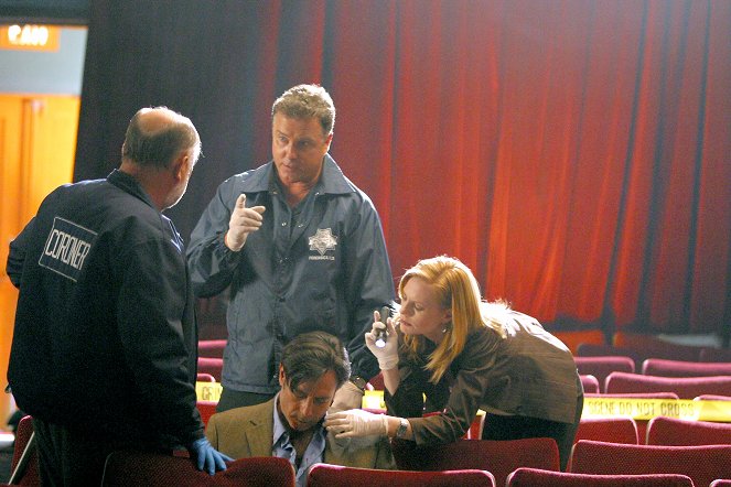 CSI: Crime Scene Investigation - Season 3 - A Night at the Movies - Photos - William Petersen, Marg Helgenberger