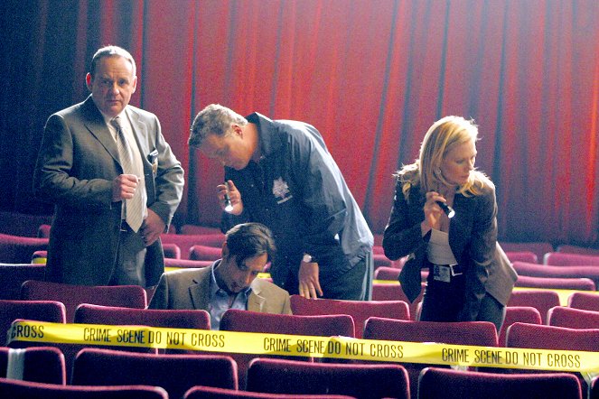 CSI: Crime Scene Investigation - Season 3 - A Night at the Movies - Kuvat elokuvasta - Paul Guilfoyle, William Petersen, Marg Helgenberger