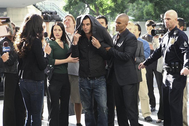 Criminal Minds - Season 5 - The Performer - Photos - Paget Brewster, Gavin Rossdale, Shemar Moore