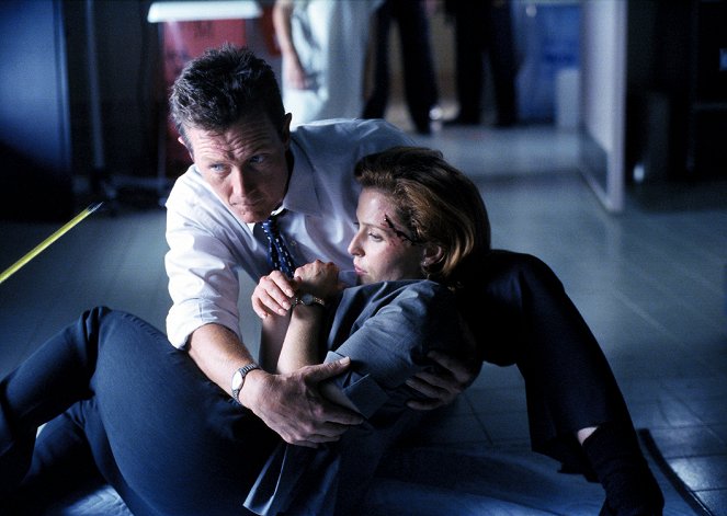 The X-Files - Without - Photos - Robert Patrick, Gillian Anderson