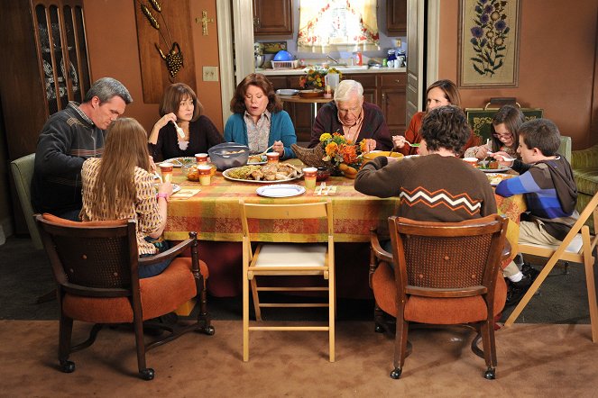 Taká obyčajná rodinka - Thanksgiving III - Z filmu - Neil Flynn, Patricia Heaton, Marsha Mason, Jerry Van Dyke