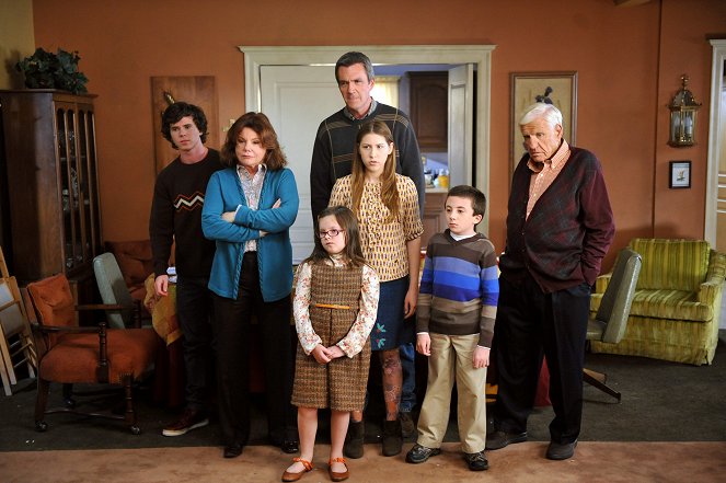 Taká obyčajná rodinka - Thanksgiving III - Z filmu - Charlie McDermott, Marsha Mason, Neil Flynn, Eden Sher, Atticus Shaffer, Jerry Van Dyke