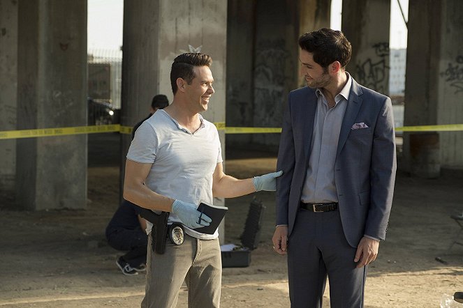Lucifer - The One with the Baby Carrot - Photos - Kevin Alejandro, Tom Ellis