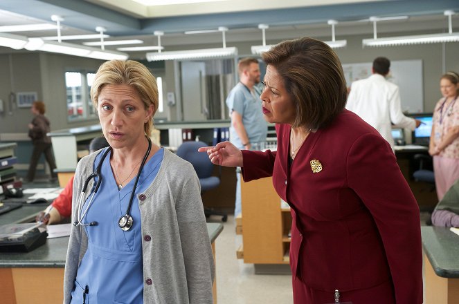 Nurse Jackie - Season 4 - Pata kattilaa soimaa - Kuvat elokuvasta - Edie Falco, Anna Deavere Smith