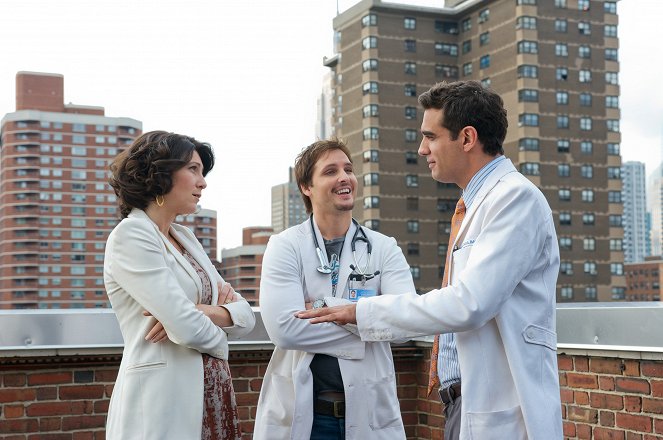 Nurse Jackie - Season 4 - Entzug ist witziger auf Pille - Filmfotos - Eve Best, Peter Facinelli, Bobby Cannavale