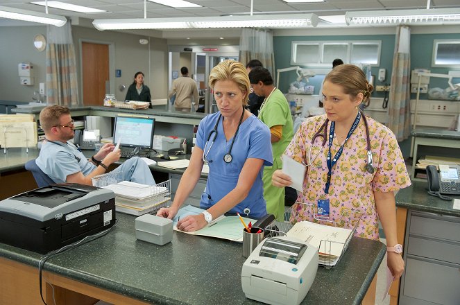 Nurse Jackie - Season 4 - Slow Growing Monsters - Photos - Edie Falco, Merritt Wever
