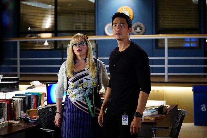 Criminal Minds - Season 13 - Wheels Up - Van film - Kirsten Vangsness, Daniel Henney