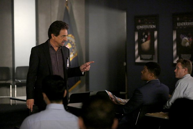 Criminal Minds - Season 12 - Profiling 202 - Photos - Joe Mantegna