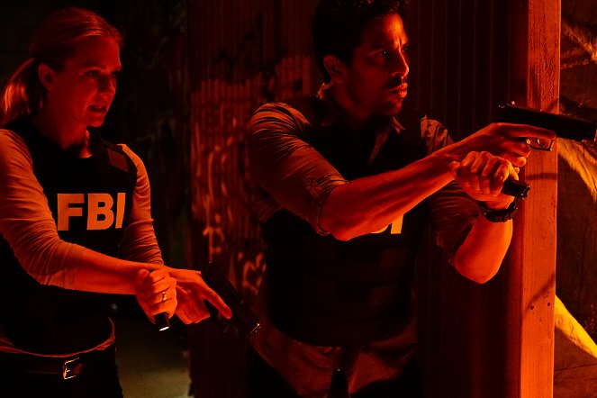 Criminal Minds - Season 12 - Der Feuerteufel - Filmfotos - A.J. Cook, Adam Rodriguez