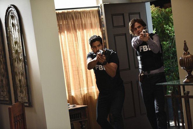 Criminal Minds - Season 12 - Crimson King - Filmfotos - Adam Rodriguez, Matthew Gray Gubler