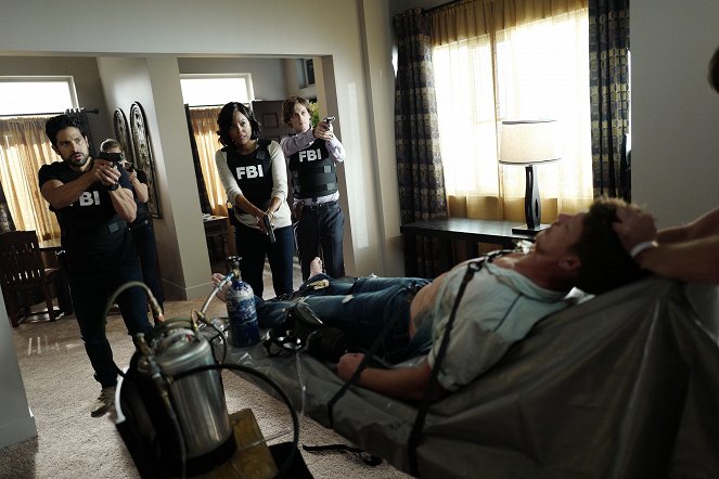 Criminal Minds - Season 12 - The Crimson King - Photos - B.J. Rogers, Aisha Tyler, Matthew Gray Gubler