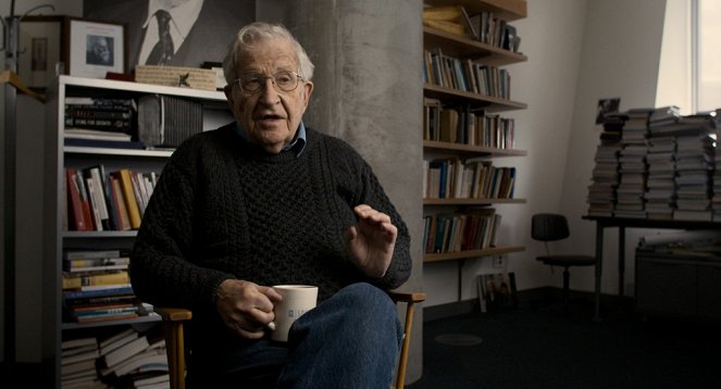 War/Peace - Filmfotók - Noam Chomsky