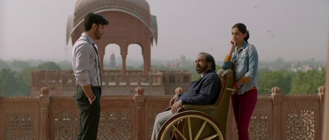 Khoobsurat - Z filmu - Fawad Khan, Amir Raza Hussain, Sonam Kapoor