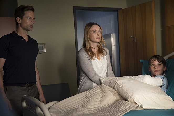 The Good Doctor - Point Three Percent - Photos - Michael Muhney, Samantha Sloyan, Dylan Kingwell