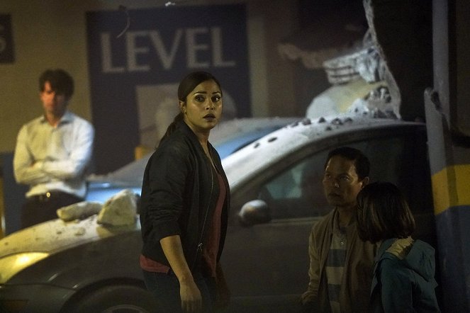 Chicago Fire - A Breaking Point - Photos - Monica Raymund