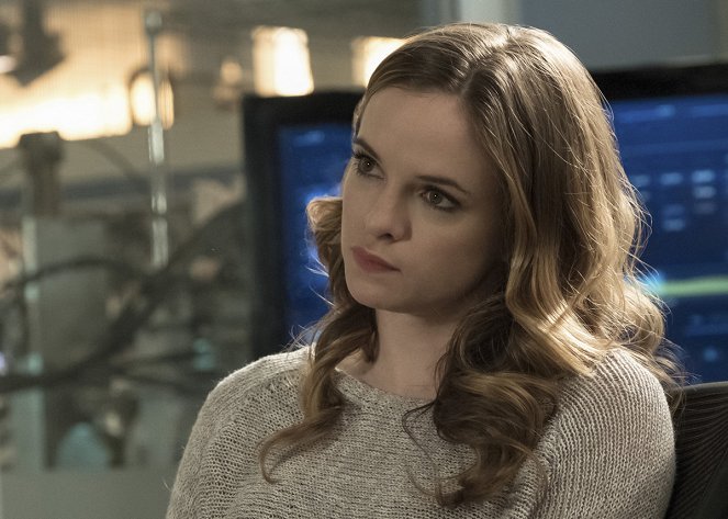 The Flash - Season 4 - Luck Be a Lady - Photos - Danielle Panabaker