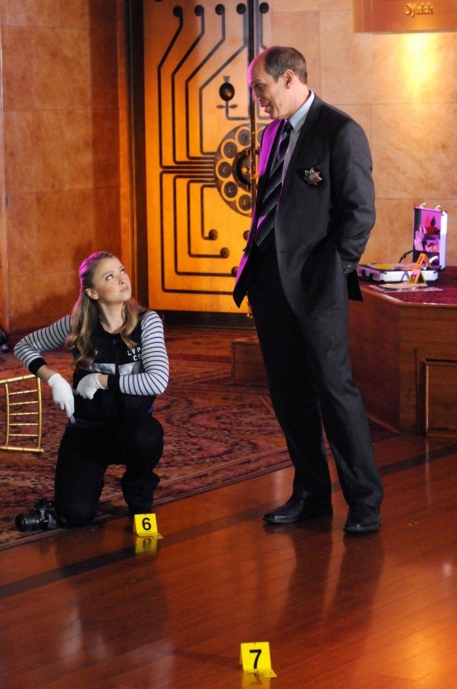 CSI: Kryminalne zagadki Las Vegas - Złośnica w krainie czarów - Z filmu - Elisabeth Harnois, Marc Vann