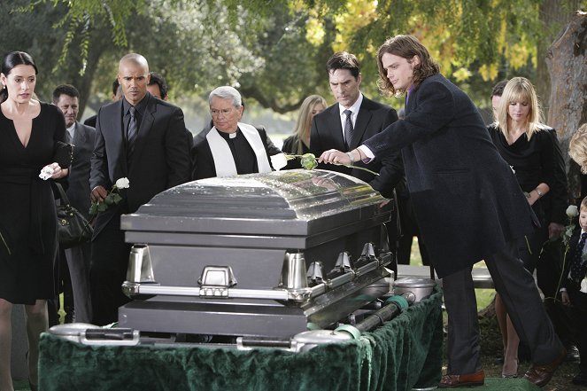 Criminal Minds - The Slave of Duty - Photos - Paget Brewster, Shemar Moore, Thomas Gibson, Matthew Gray Gubler, A.J. Cook