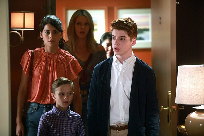 The Mick - Season 2 - The Hotel - Kuvat elokuvasta - Sofia Black-D'Elia, Jack Stanton, Thomas Barbusca