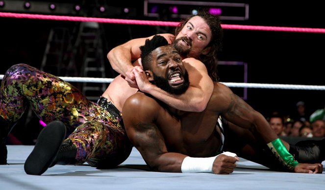 WWE TLC: Tables, Ladders & Chairs - Photos - Cederick Johnson, Brian Kendrick