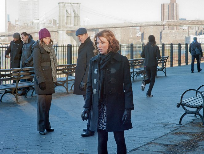 Blue Bloods - Crime Scene New York - Season 2 - Leap of Faith - Photos - Jennifer Esposito, Donnie Wahlberg, Aubrey Dollar