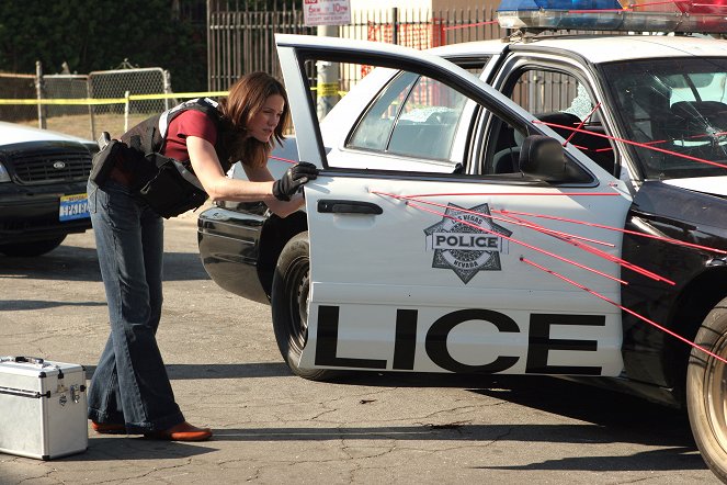 CSI: Crime Scene Investigation - A Bullet Runs Through It: Part 1 - Photos - Jorja Fox