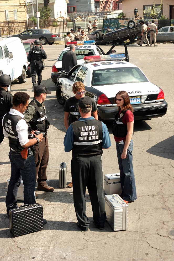 CSI: Crime Scene Investigation - A Bullet Runs Through It: Part 1 - Van film